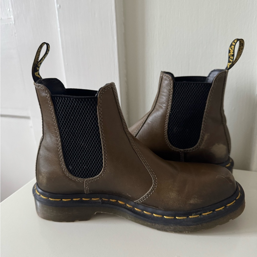 Women’s Dr. Martens 2976 Chelsea boot green leather 6